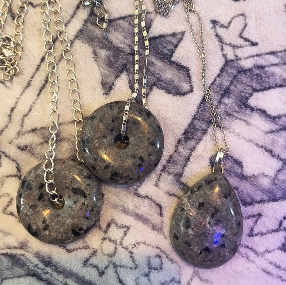 Necklace - Picture 4 of 8